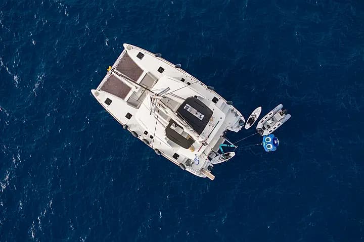 Lagoon 450 Fly in Santorini / Vlichada port - Photo 5