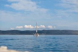 Lagoon 450 Fly in Santorini / Vlichada port thumbnail 50