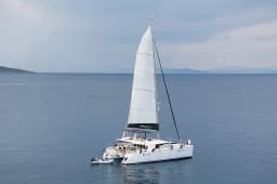 Lagoon 450 Fly in Santorini / Vlichada port thumbnail 51