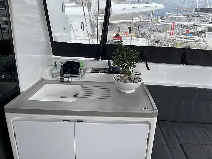 Lagoon 50 in Athens / Alimos Marina - Photo 4