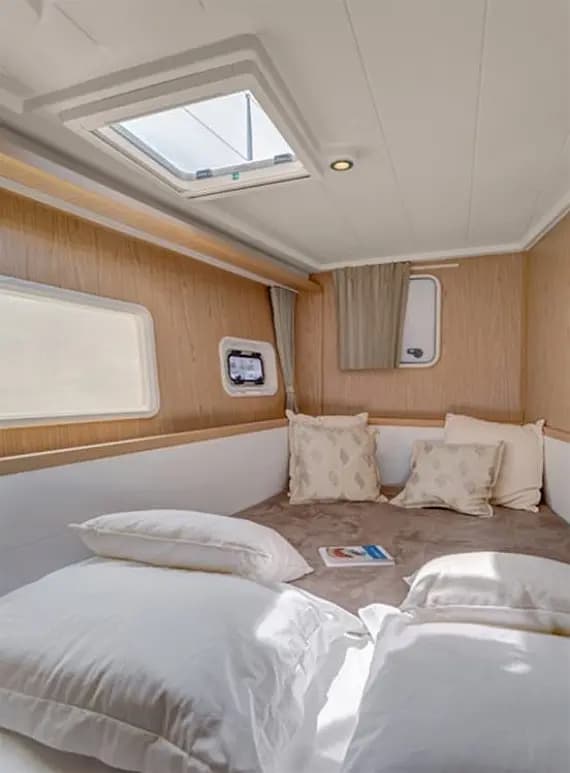 Lagoon 400 S2 in Skiathos - Photo 3