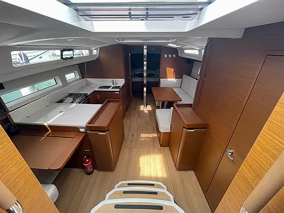 Sun Odyssey 440 in Mallorca / Palma de Mallorca / La Lonja Marina Charter - Photo 3