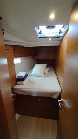 Sun Odyssey 519 in Volos / Port of Volos thumbnail 11