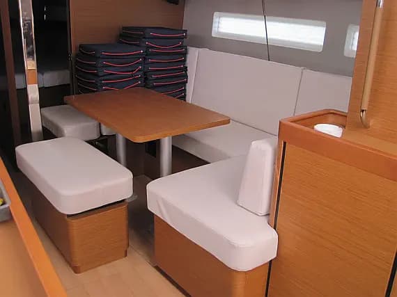 Sun Odyssey 440 in Sicily / Capo d'Orlando Marina - Photo 3