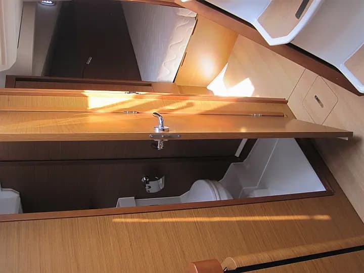 Sun Odyssey 440 in Sicily / Capo d'Orlando Marina - Photo 5