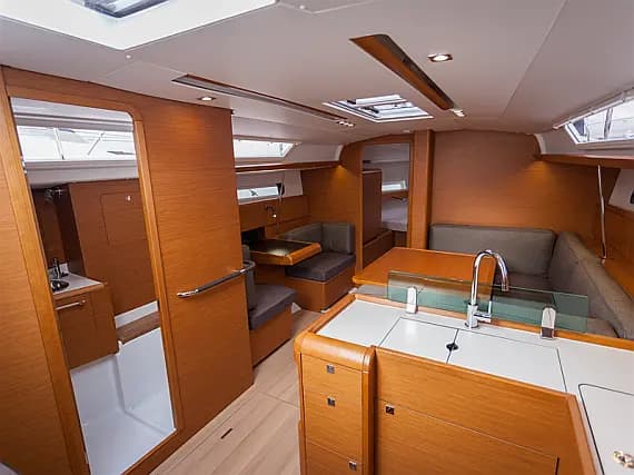 Sun Odyssey 419 in Paros port - Photo 1