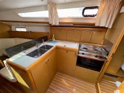 Sun Odyssey 36i in Vinišće thumbnail 19