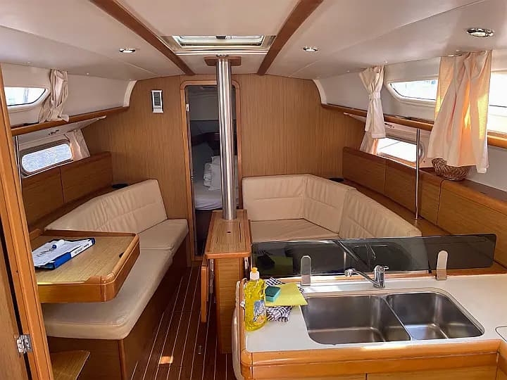 Sun Odyssey 36i in Vinišće - Photo 5