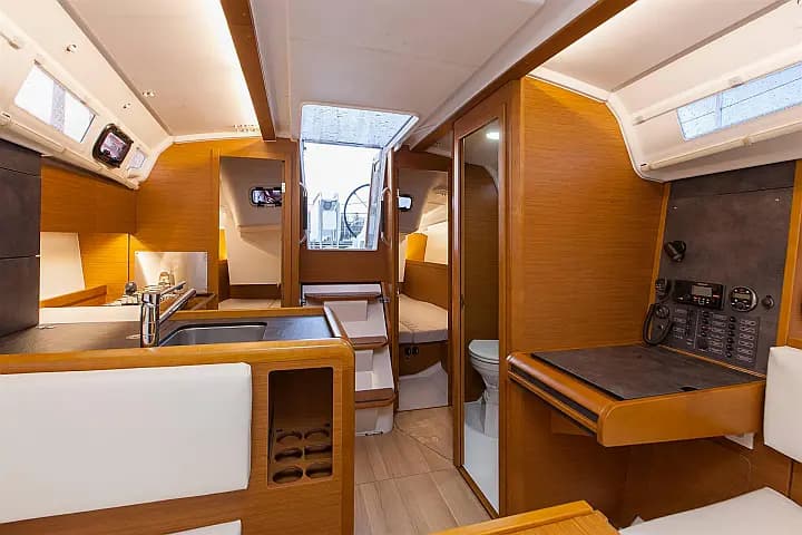 Sun Odyssey 349 in Sicily / Furnari / Marina Portorosa - Photo 4
