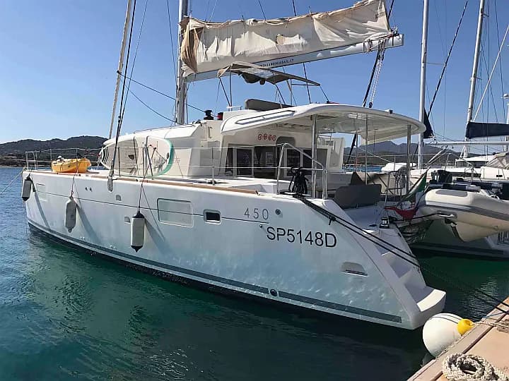 Lagoon 450 Fly in Sardinia / Portisco / Cala dei Sardi - Photo 1