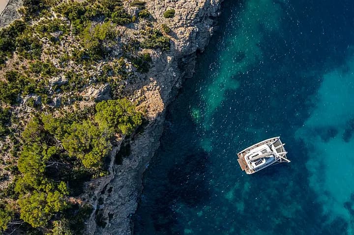 Lagoon 60 in Sardinia / Portisco / Marina di Portisco - Photo 4
