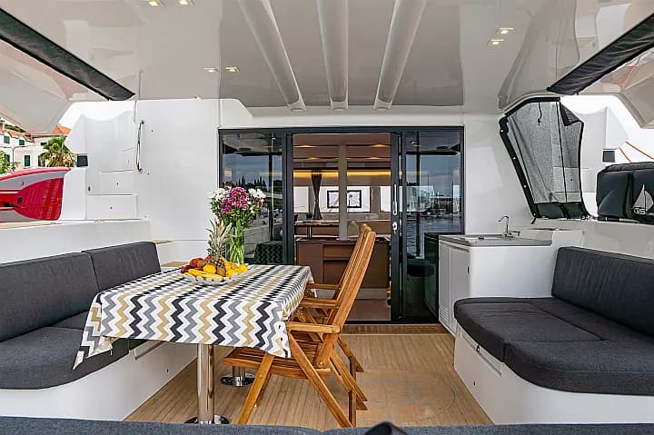 Lagoon 50 in Kaštel Gomilica / Marina Kaštela - Photo 4