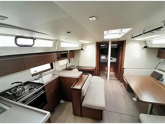 Oceanis 51.1 in Athens / Alimos Marina - Photo 3