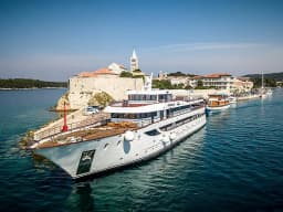Luxury Motor Yacht in Split / Port of Split / East Harbour thumbnail 10