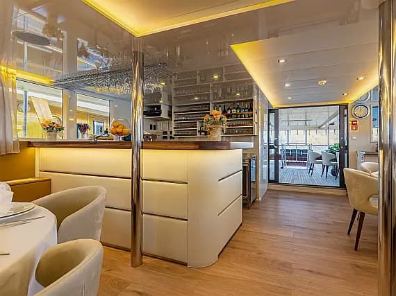 Luxury Motor Yacht in Split / Port of Split / East Harbour - Photo 3