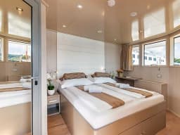 Luxury Motor Yacht in Split / Port of Split / East Harbour thumbnail 36