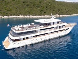 Luxury Motor Yacht in Split / Port of Split / East Harbour thumbnail 8