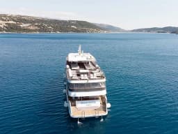 Luxury Motor Yacht in Split / Port of Split / East Harbour thumbnail 9
