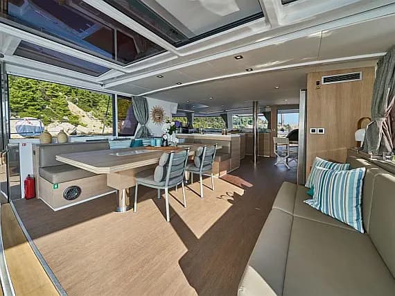 Bali 4.6 in Sardinia / Golfo Aranci / Mare Fun Charter & Marina - Photo 3