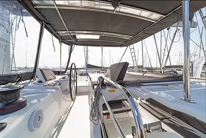 Lagoon 46 in Athens / Alimos Marina - Photo 4