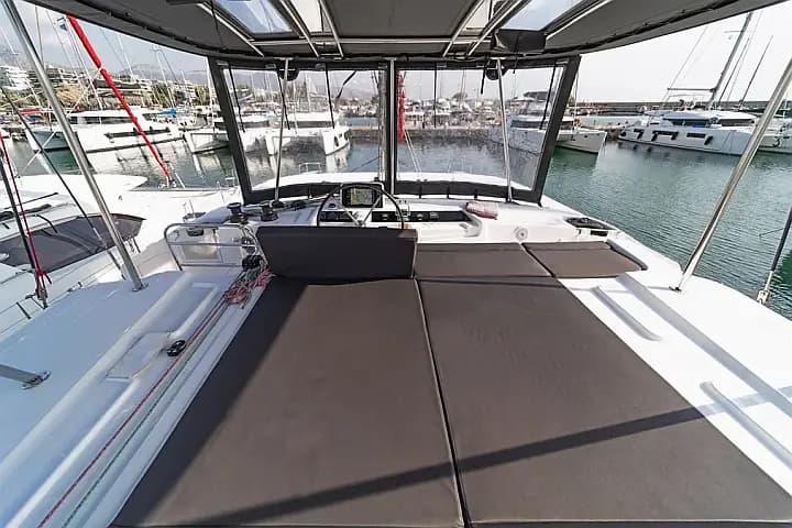 Lagoon 46 in Athens / Alimos Marina - Photo 5