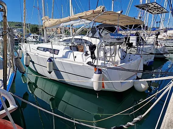 Dufour 350 in Izola / Marina Izola - image 1