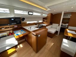 Sun Odyssey 410 in Dubrovnik / ACI Marina Dubrovnik thumbnail 11