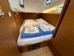 Sun Odyssey 410 in Dubrovnik / ACI Marina Dubrovnik thumbnail 15