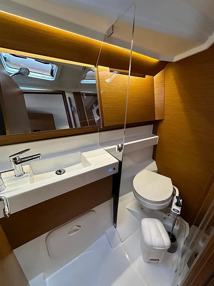 Sun Odyssey 410 in Dubrovnik / ACI Marina Dubrovnik - Photo 5