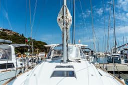 Oceanis 38 in Sardinia / Portisco / Marina di Portisco thumbnail 7