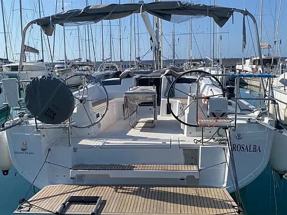 Oceanis 40.1 in Sicily / Capo d'Orlando Marina - image 1
