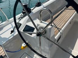 Oceanis 40.1 in Sicily / Capo d'Orlando Marina thumbnail 11
