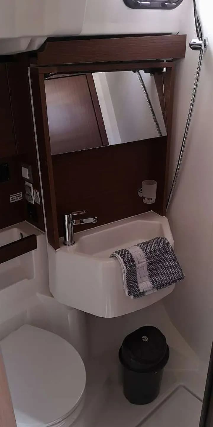 Oceanis 51.1 in Preveza Marina - Photo 4