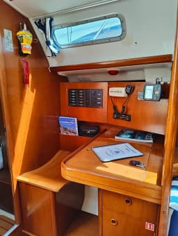 Oceanis 393 in Athens / Marina Delta Kallithea thumbnail 5