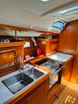 Oceanis 393 in Athens / Marina Delta Kallithea thumbnail 6