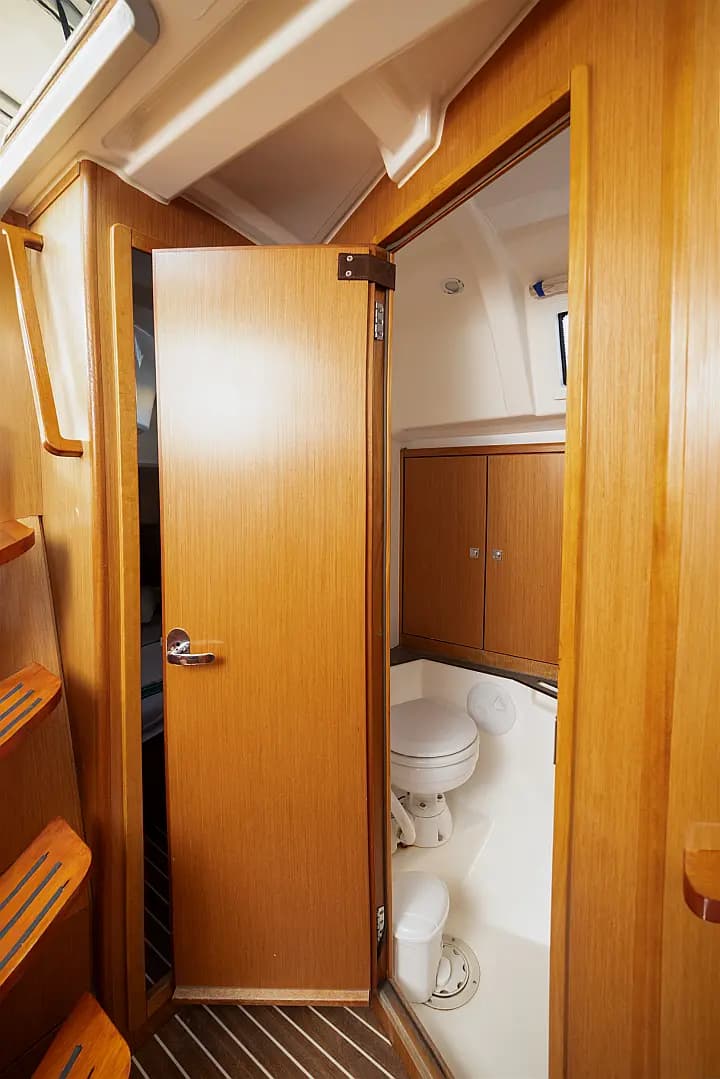 Bavaria Cruiser 37 in Athens / Alimos Marina - Photo 5