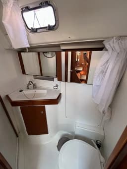 Oceanis 50 Family in Lefkada / Nydri Port thumbnail 24