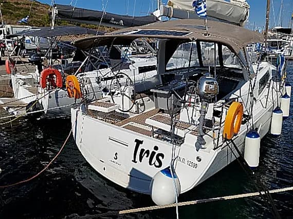 Oceanis 41.1 in Athens / Alimos Marina - Photo 1