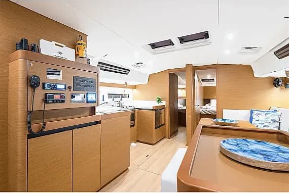 Sun Odyssey 490 in Athens / Alimos Marina - Photo 3