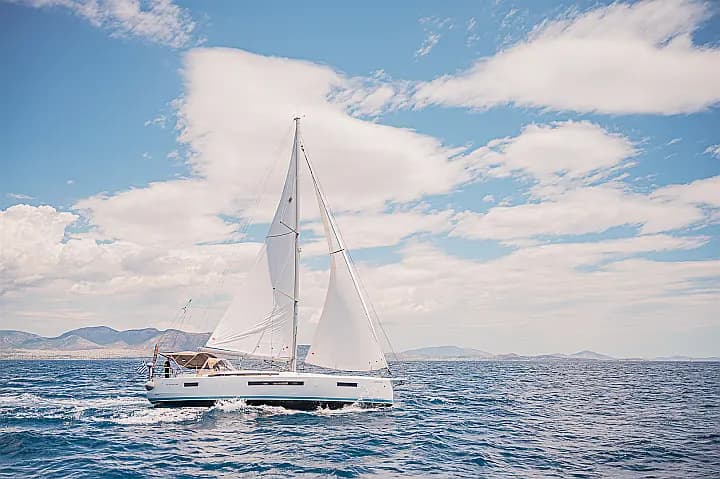 Sun Odyssey 490 in Athens / Alimos Marina - Photo 4