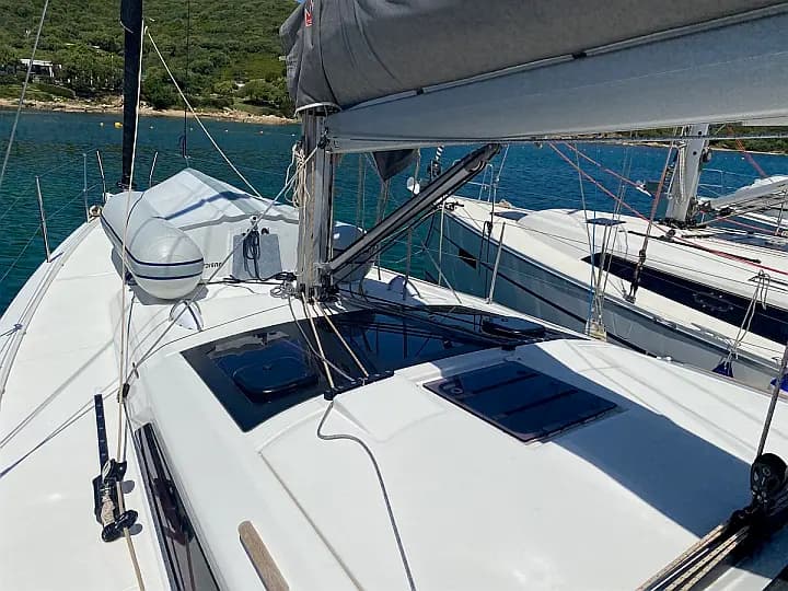 Dufour 390 Grand Large in Sardinia / Portisco / Cala dei Sardi - Photo 4