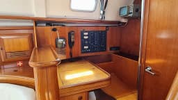 Oceanis 411 in Volos / Port of Volos thumbnail 14