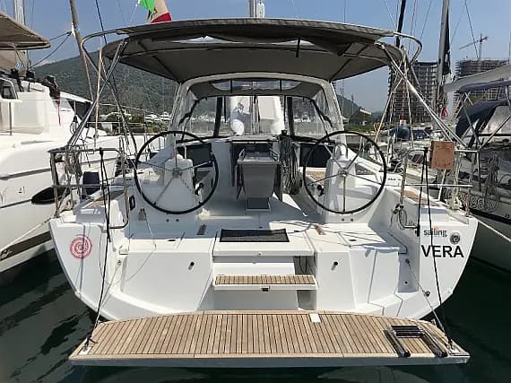 Oceanis 41.1 in Puntone / Marina di Scarlino - Photo 1