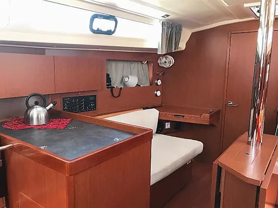 Oceanis 41.1 in Puntone / Marina di Scarlino - Photo 3