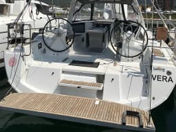 Oceanis 41.1 in Puntone / Marina di Scarlino thumbnail 5