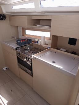 Oceanis 37.1 in Lefkada / Port of Lefkas thumbnail 10
