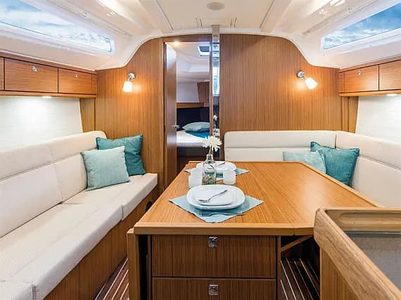 Bavaria Cruiser 37 in Lemmer - Photo 3