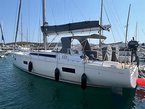 First 44 in Lavrion / Olympic Marina - Photo 1