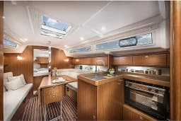 Bavaria Cruiser 34 in Sukošan / D-Marin Dalmacija Marina thumbnail 2