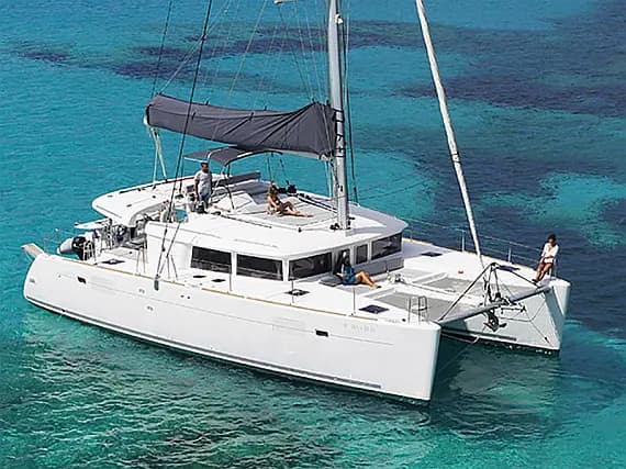 Lagoon 450 in Ibiza / Santa Eulària des Riu / Marina Santa Eulalia - image 1